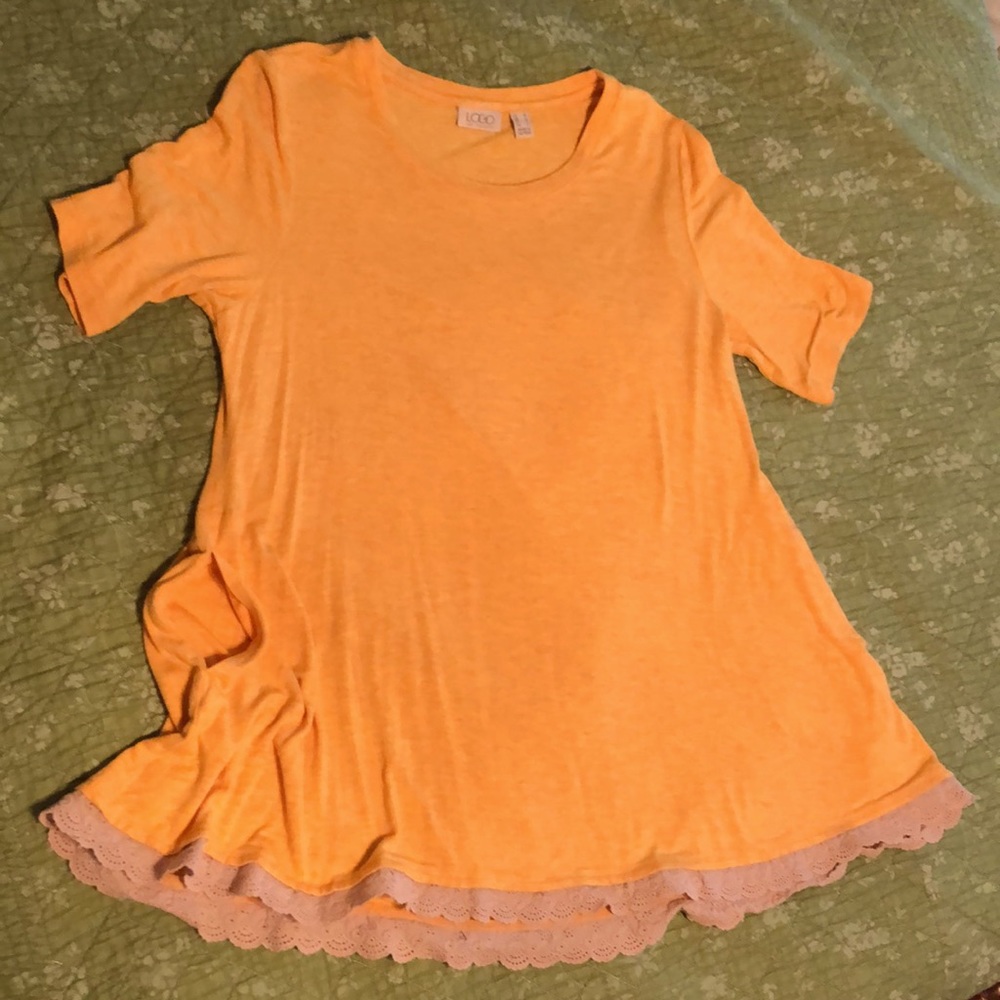 Logo by Lori Goldstein stretch tunic length top.